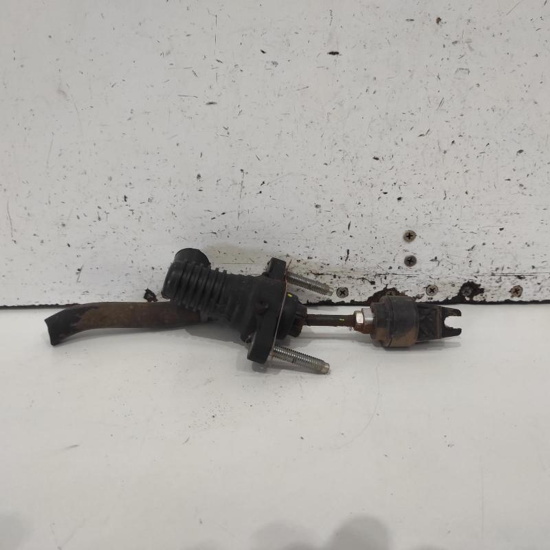 clutch master cylinder