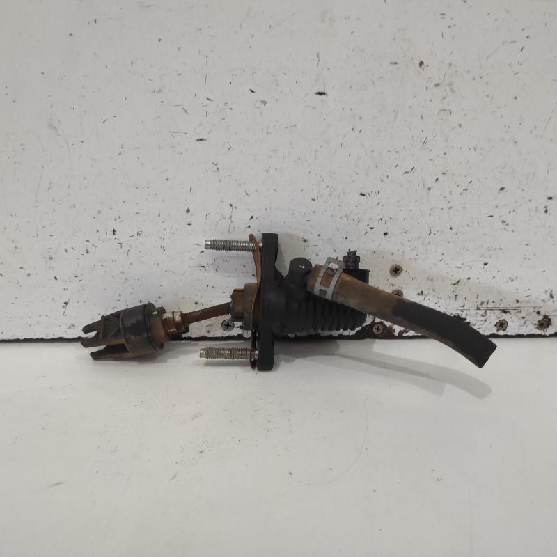 clutch master cylinder
