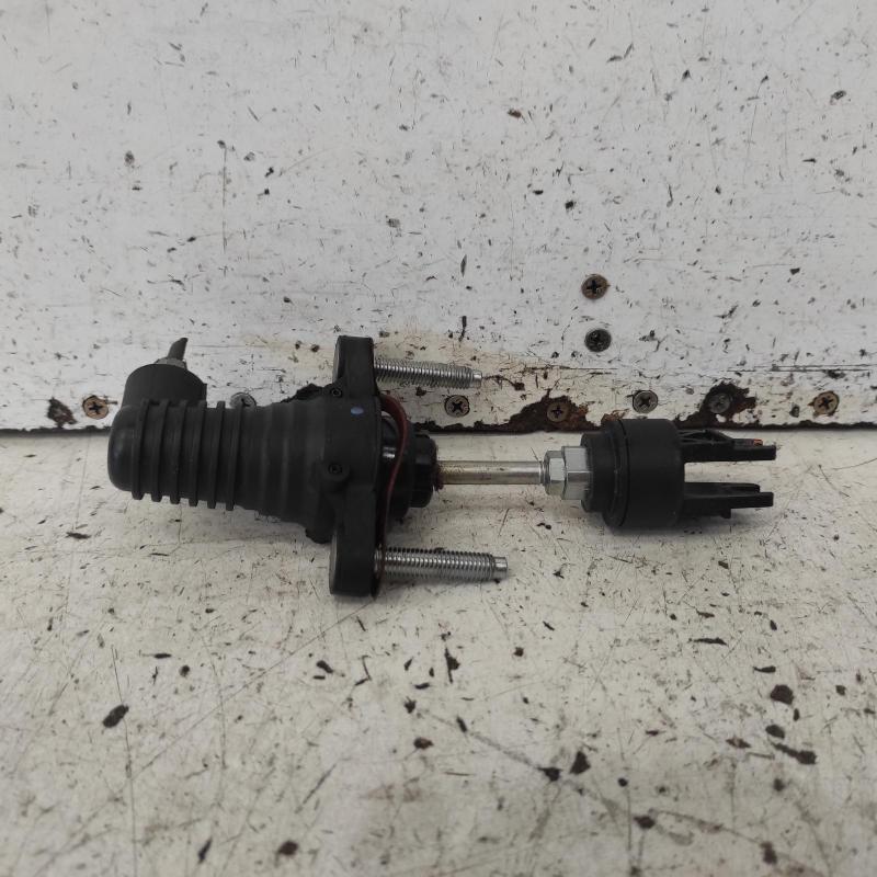 clutch master cylinder