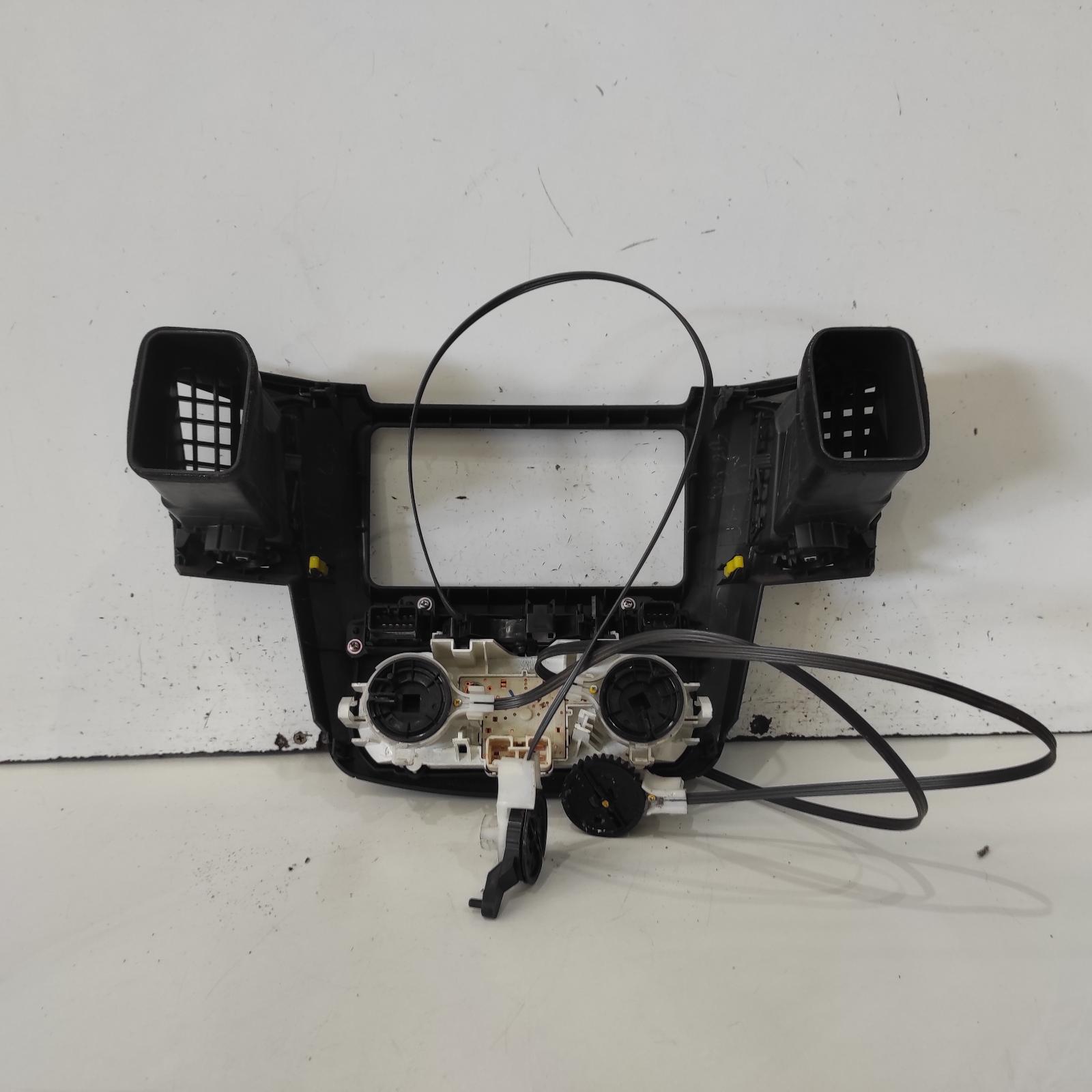 Hilux Heater/aircon Controls 2005-2011 standard type,03/05-06/11 00021561 #692371