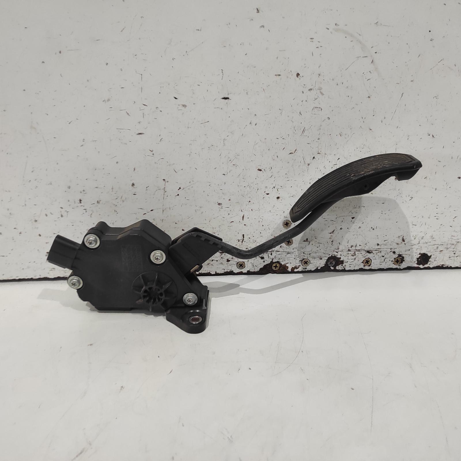 Aurion Pedal Assembly 2006-2012 gsv40r,accelerator pedal only,10/06-03/12 00022000 #692612