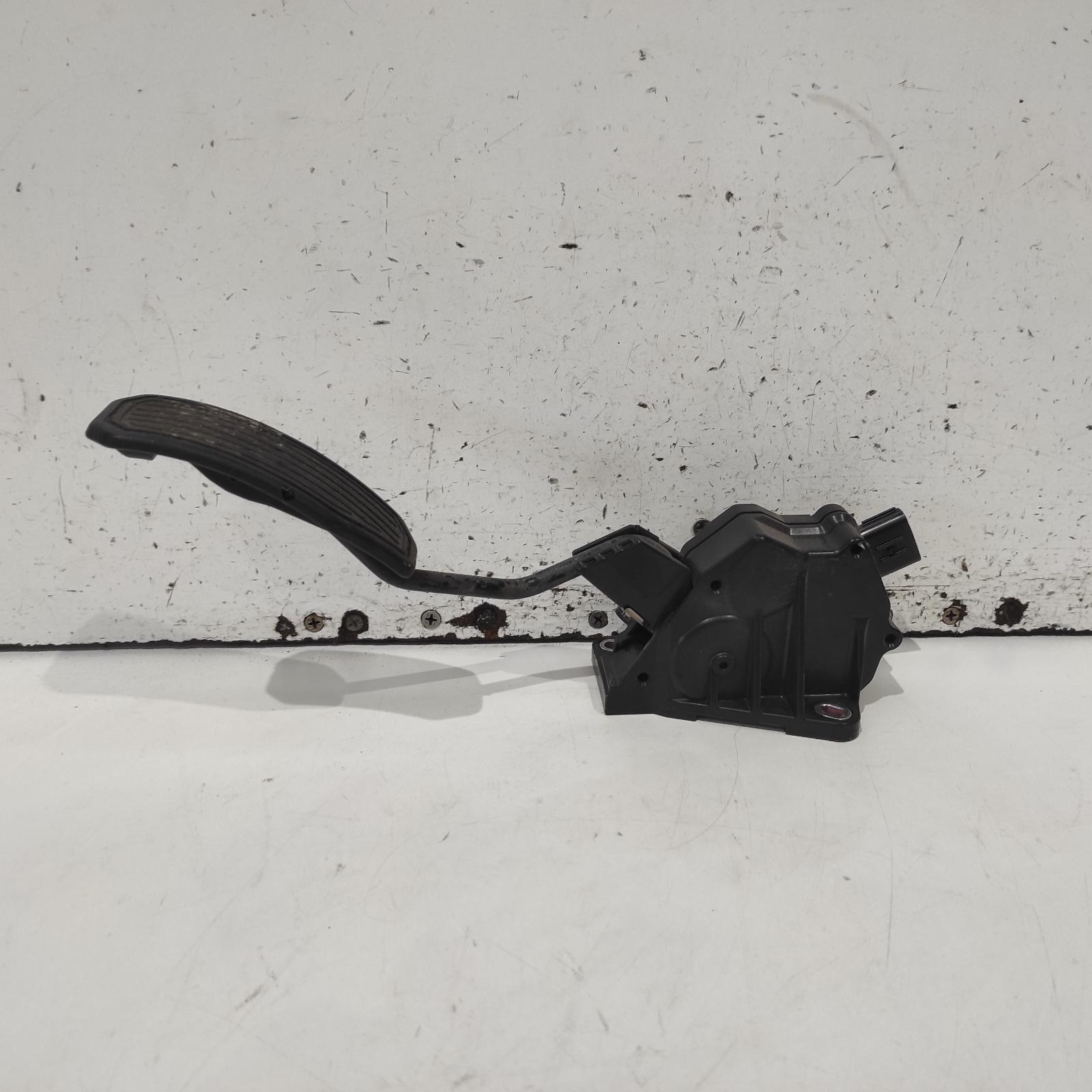 Aurion Pedal Assembly 2006-2012 gsv40r,accelerator pedal only,10/06-03/12 00022000 #692612