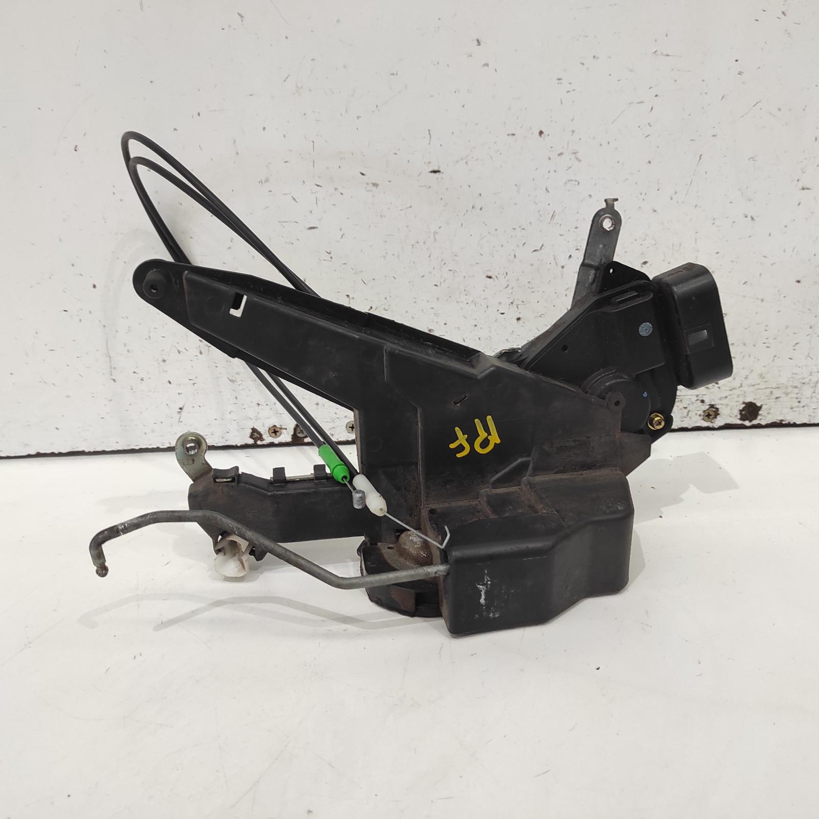 Corolla Door/boot/gate Lock 2001-2007 right front door lock,6 pin type,zze122 (japan-vin jtd),12/01-06/07 00021963 #692974