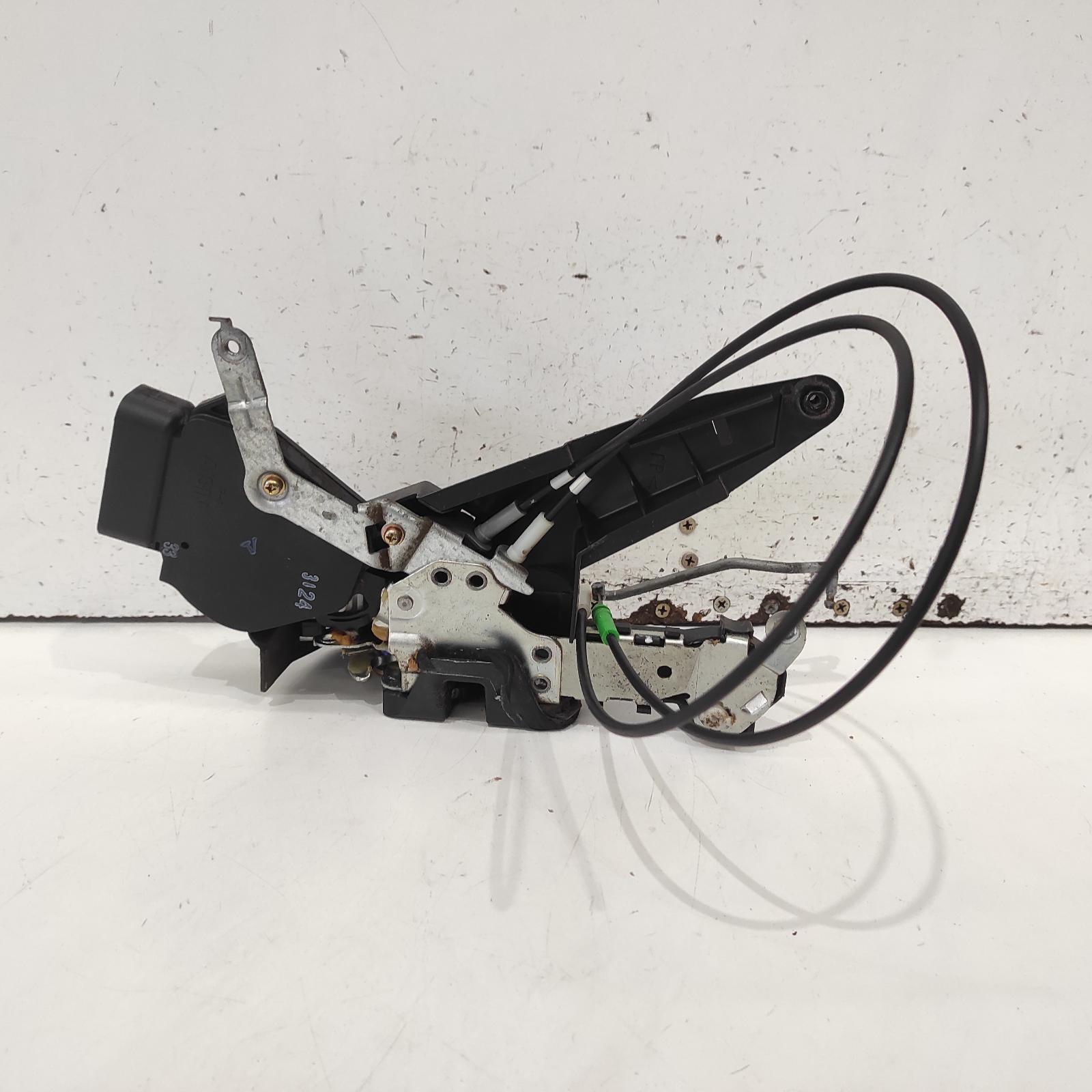Corolla Door/boot/gate Lock 2001-2007 right front door lock,6 pin type,zze122 (japan-vin jtd),12/01-06/07 00021963 #692974