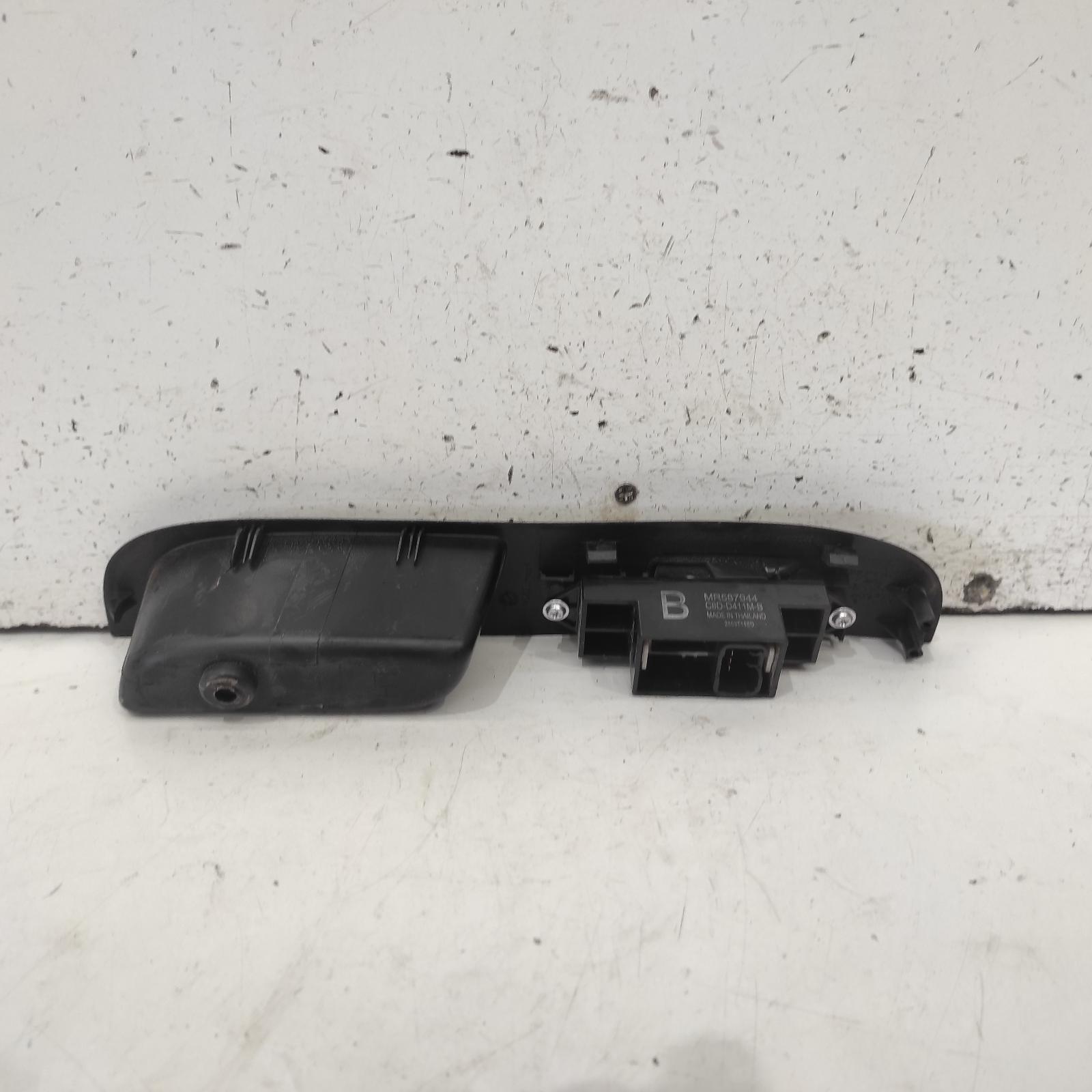 Triton Power Door Window Switch 2006-2015 lh rear,ml-mn,07/06-04/15 00022003 #694076