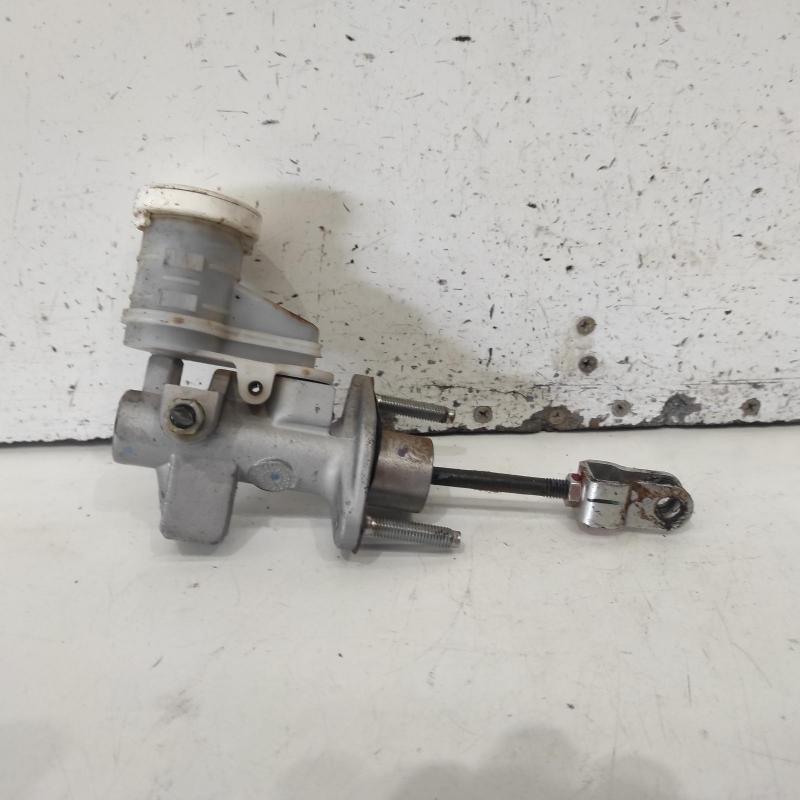 clutch master cylinder