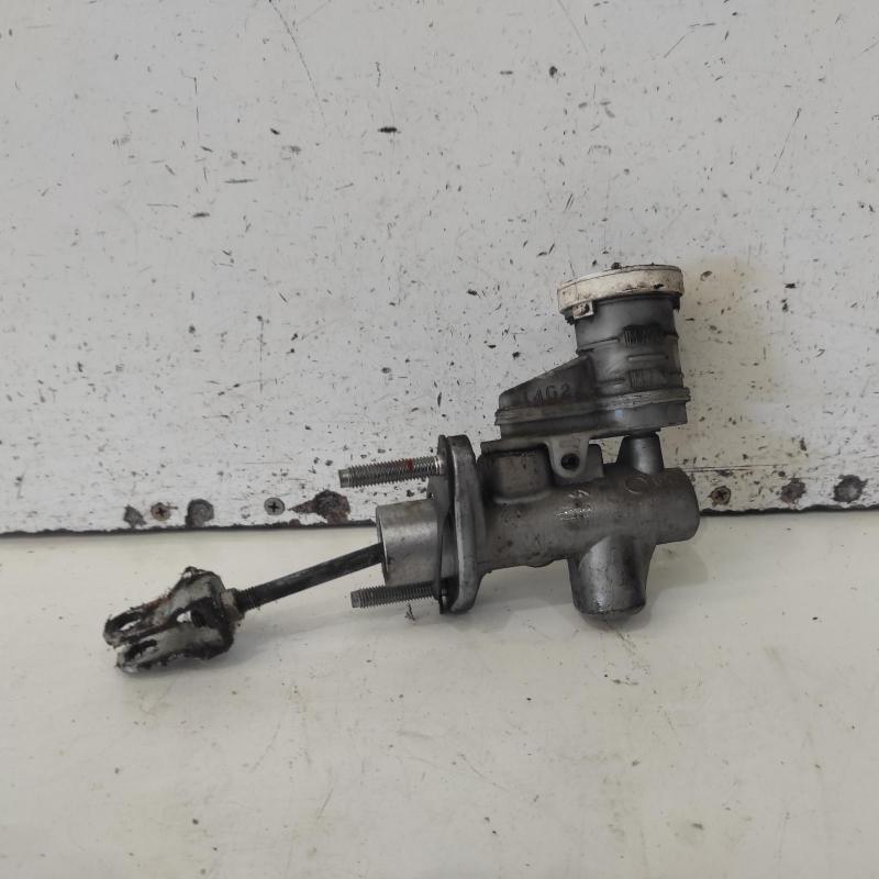 clutch master cylinder