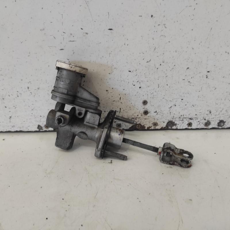 clutch master cylinder