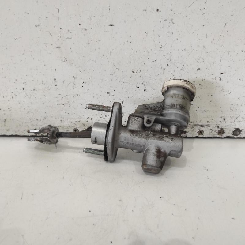 clutch master cylinder