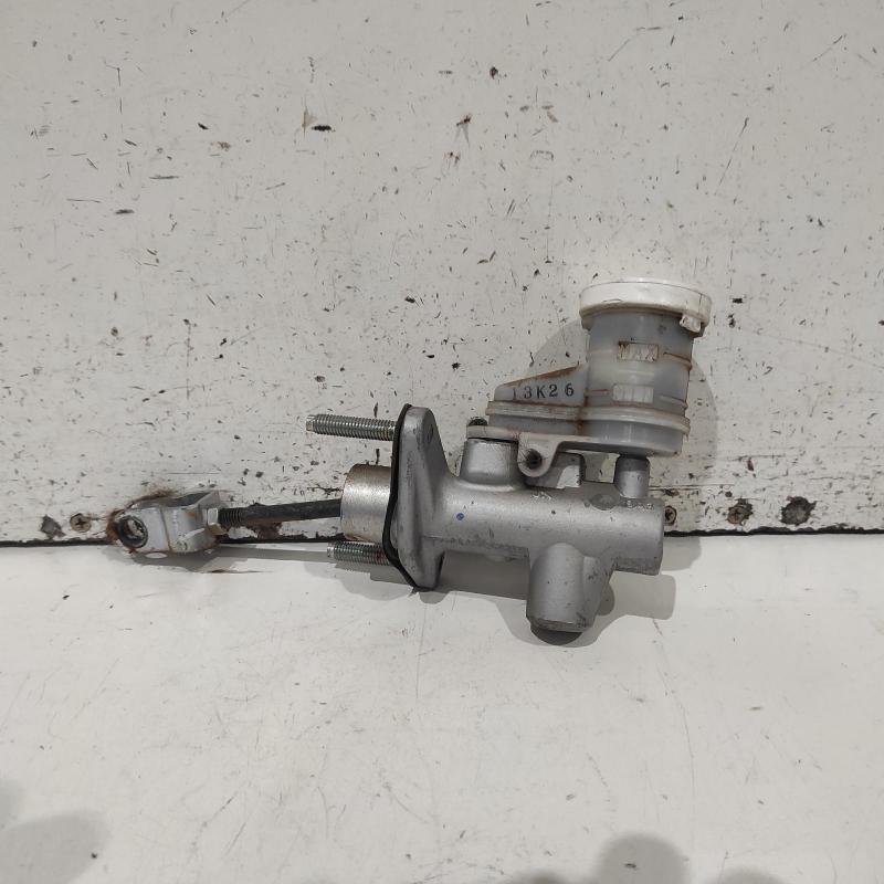 clutch master cylinder