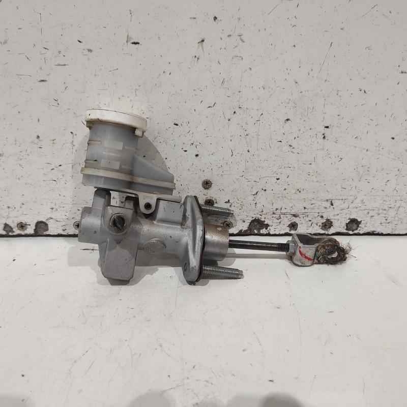 clutch master cylinder