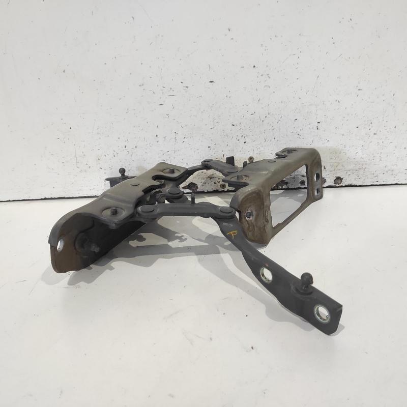 bonnet hinge/strut