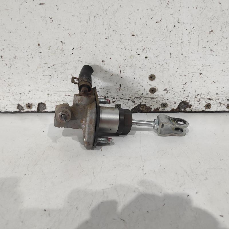 clutch master cylinder