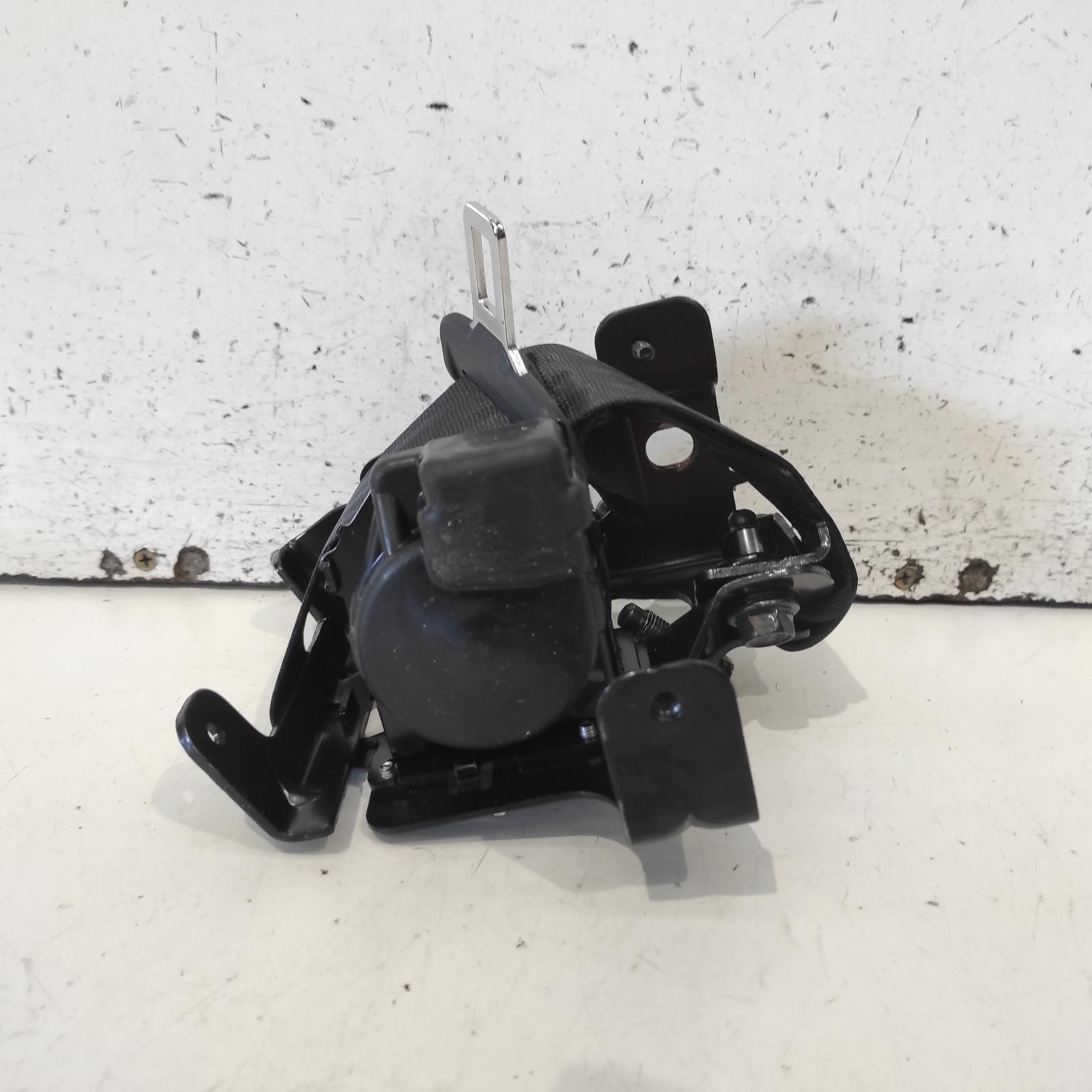 I30 Seat Belt Stalk 2012-2017 lh rear,seat belt only,gd,hatch,03/12-02/17 00022027 #696472