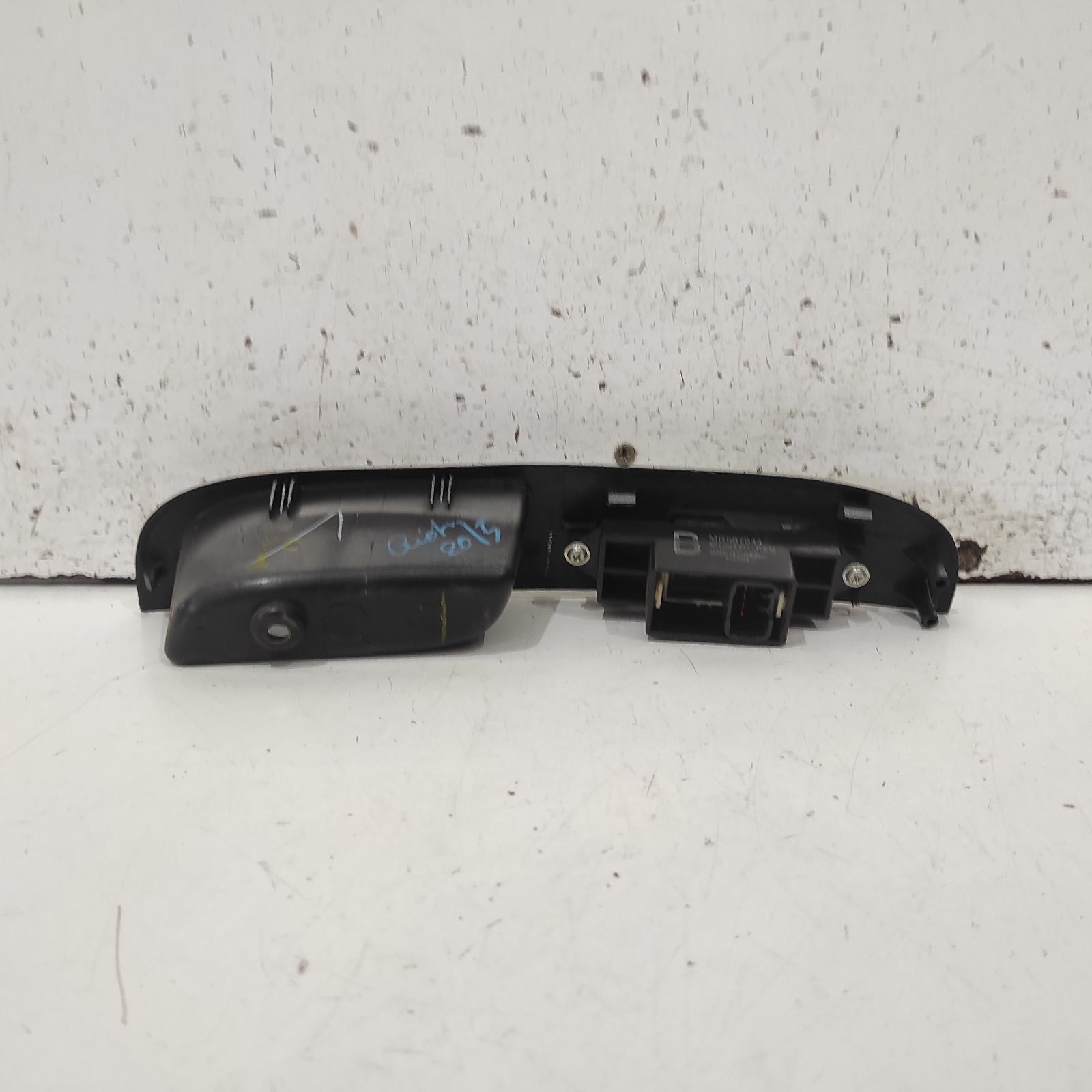 Triton Power Door Window Switch 2006-2015 lh rear,ml-mn,07/06-04/15 00021489 #697728