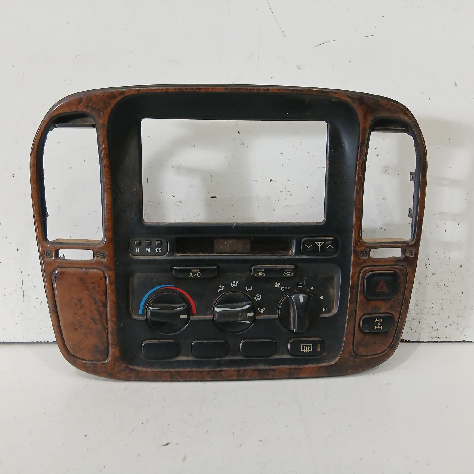 Landcruiser Heater/aircon Controls 1998-2002 100 series,non climate control,w/ diff lock switch,01/98-09/02 00022010 #699820