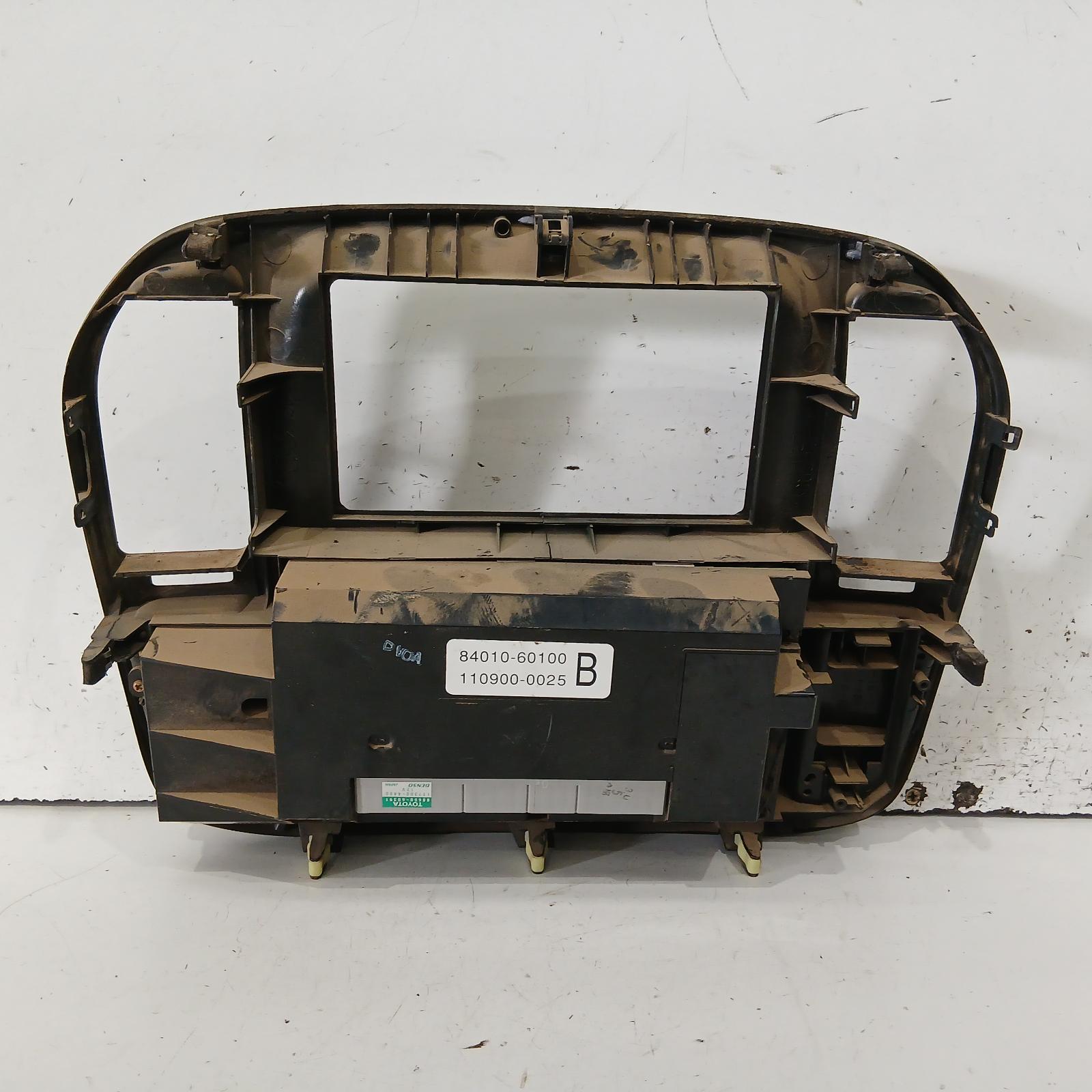 Landcruiser Heater/aircon Controls 1998-2002 100 series,non climate control,w/ diff lock switch,01/98-09/02 00022010 #699820