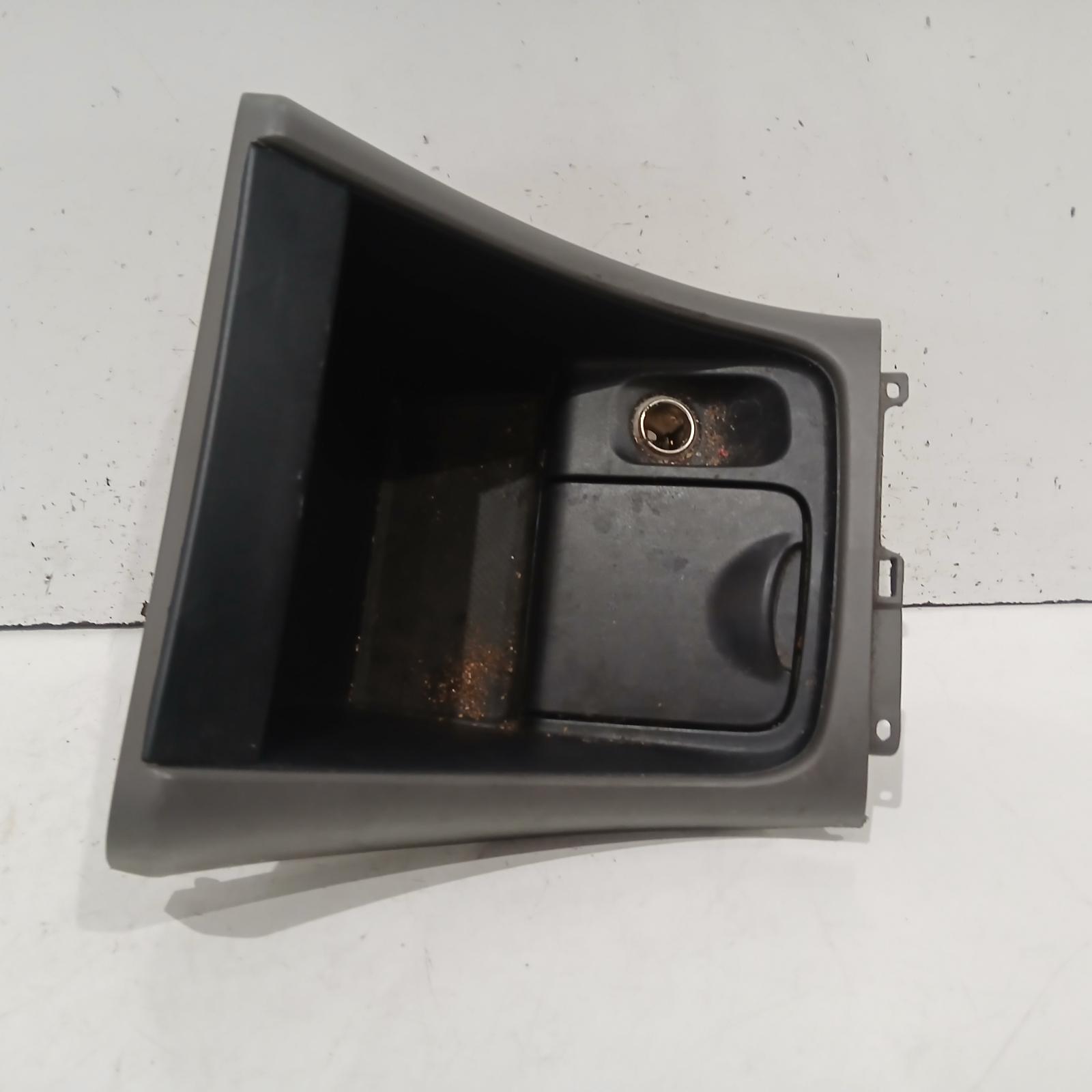 Camry Ashtray 2002-2006 sk36 10/02-06/06 00022058 #700436