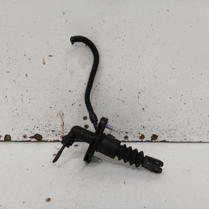 clutch master cylinder