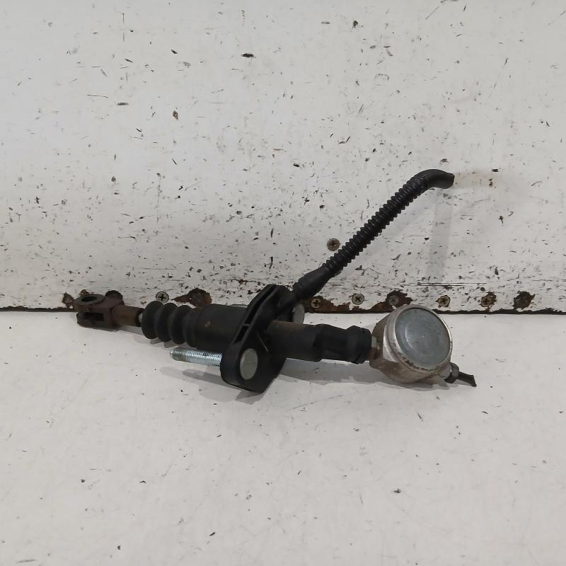 clutch master cylinder