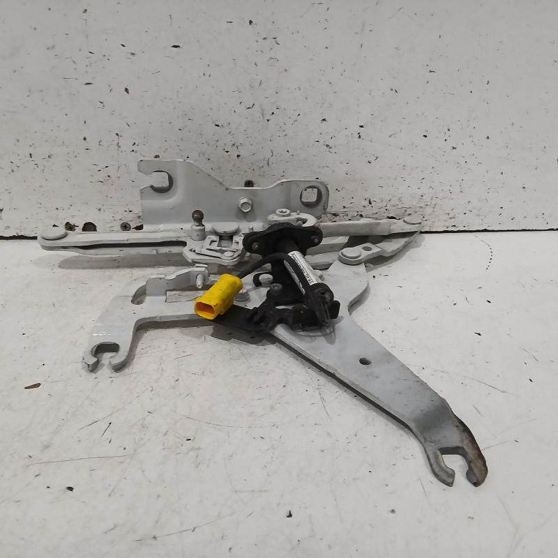 bonnet hinge/strut