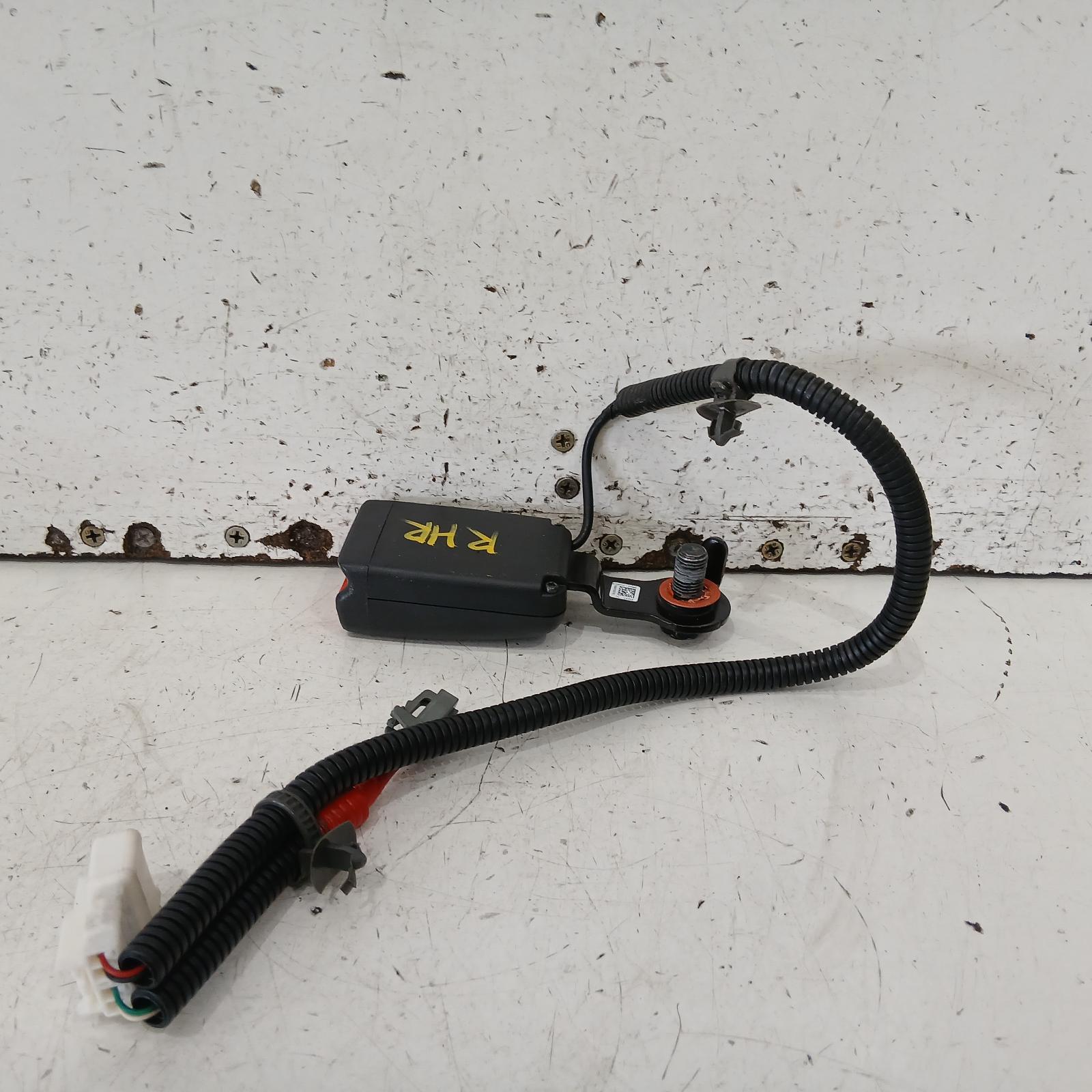 Tucson Seat Belt Stalk 2015-2021 rh rear,seat belt stalk only,non pre-tensioner type,tl (vin kmhj),06/15-01/21 00022041 #705772