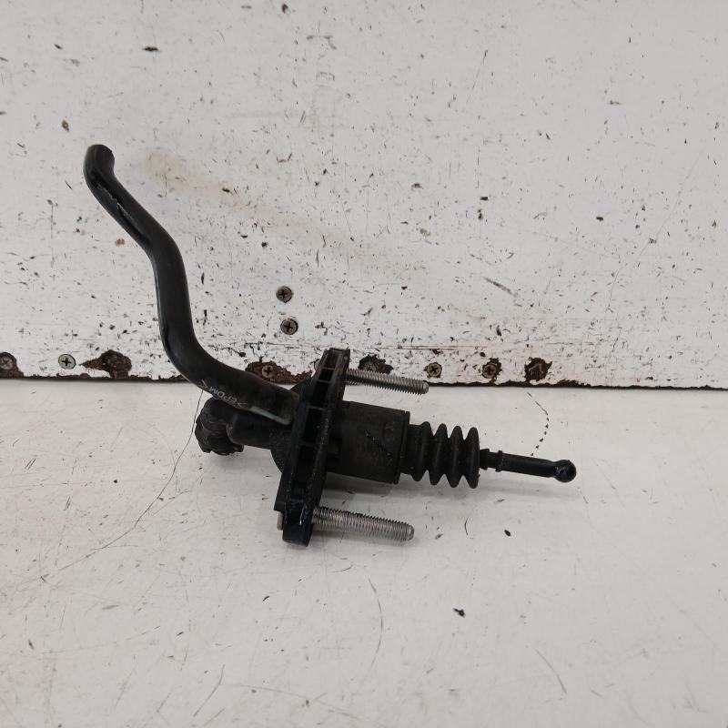 clutch master cylinder
