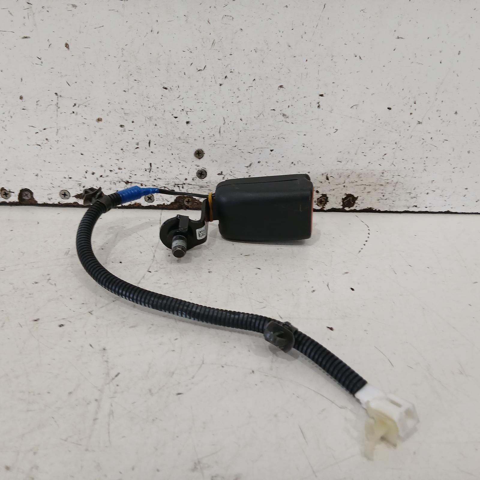 Tucson Seat Belt Stalk 2015-2021 rh rear,seat belt stalk only,non pre-tensioner type,tl (vin kmhj),06/15-01/21 00022042 #705930