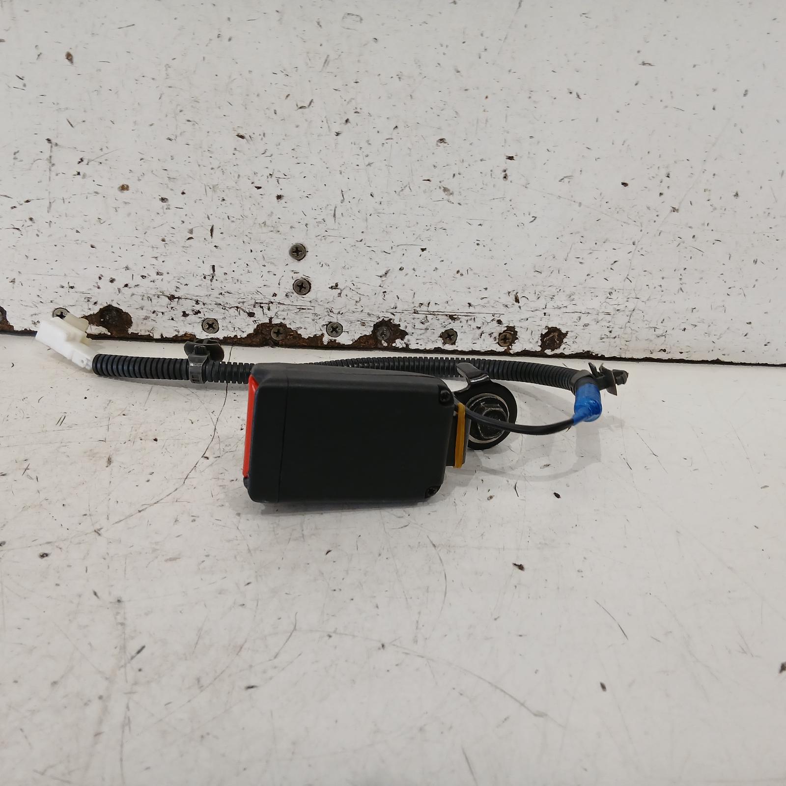 Tucson Seat Belt Stalk 2015-2021 rh rear,seat belt stalk only,non pre-tensioner type,tl (vin kmhj),06/15-01/21 00022042 #705930