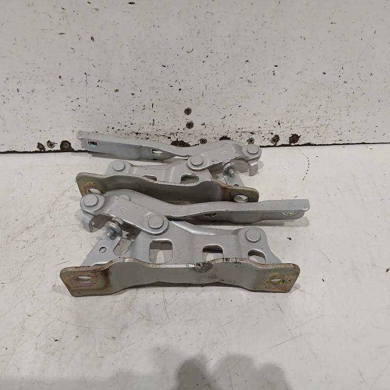 bonnet hinge/strut