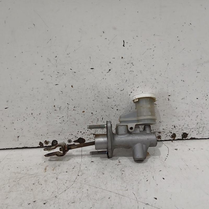 clutch master cylinder
