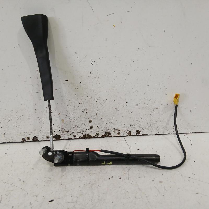 seat belt stalk