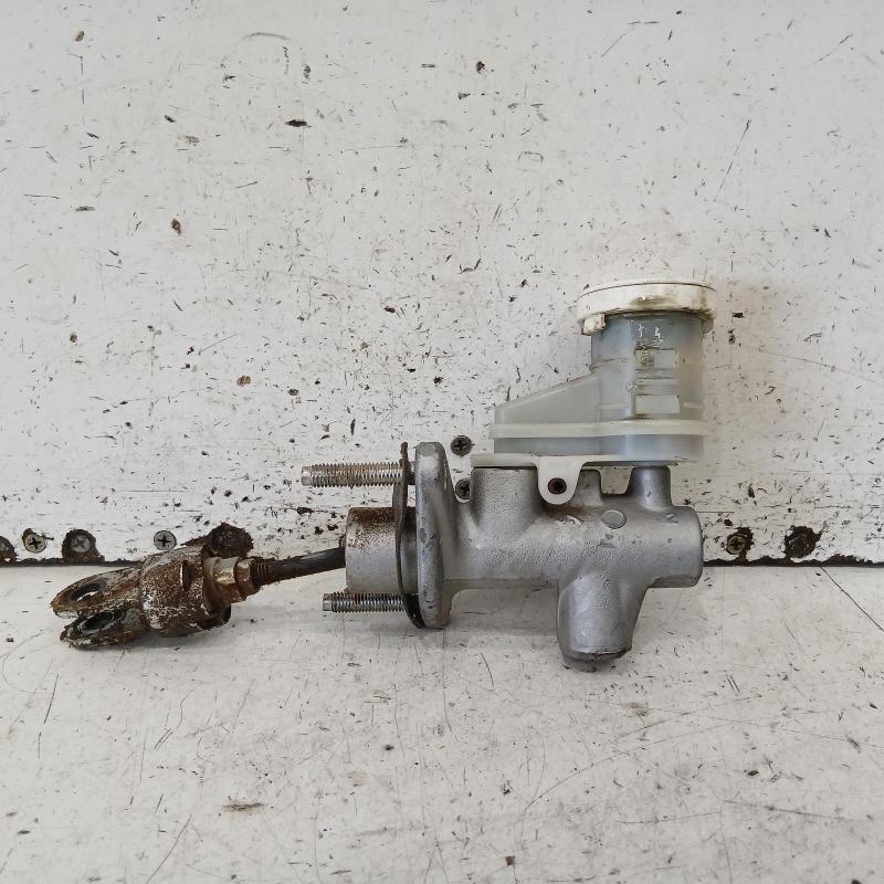 clutch master cylinder