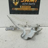 bonnet hinge/strut