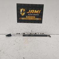 bonnet hinge/strut