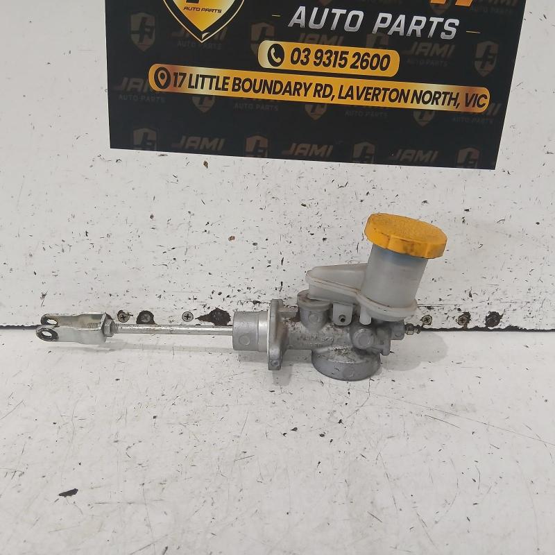 clutch master cylinder