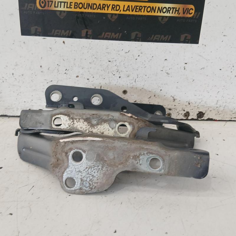 bonnet hinge/strut