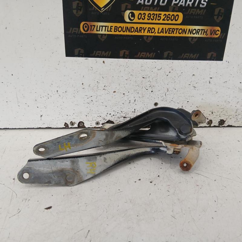 bonnet hinge/strut