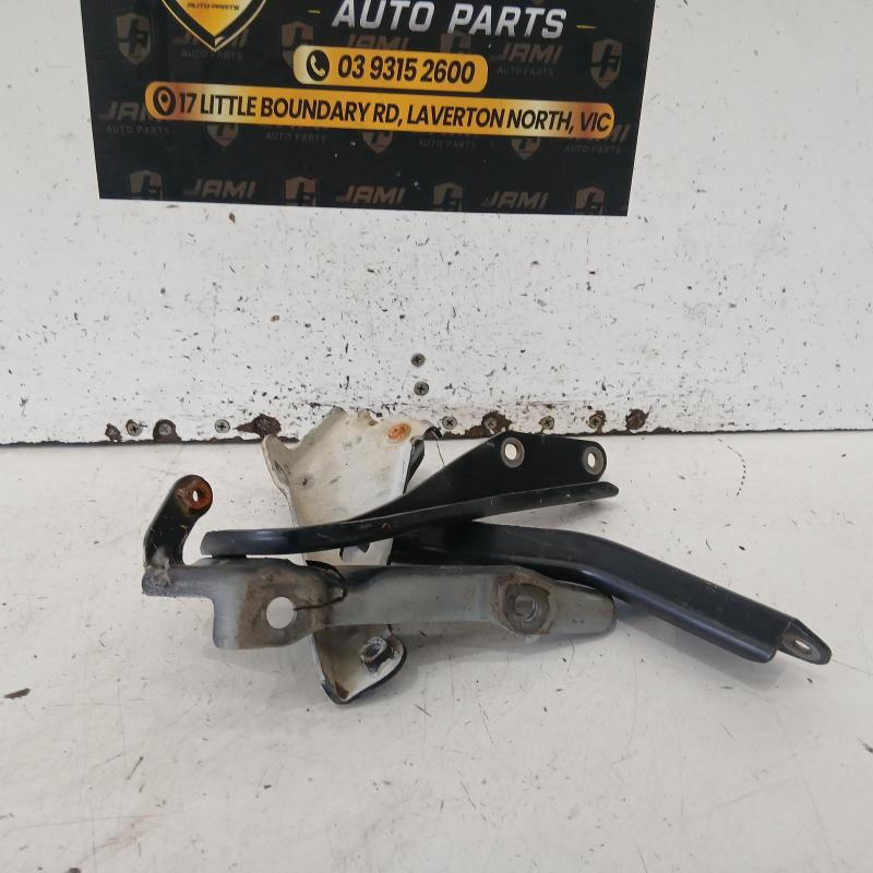 bonnet hinge/strut