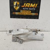 bonnet hinge/strut