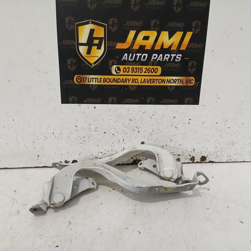 bonnet hinge/strut