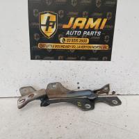 bonnet hinge/strut