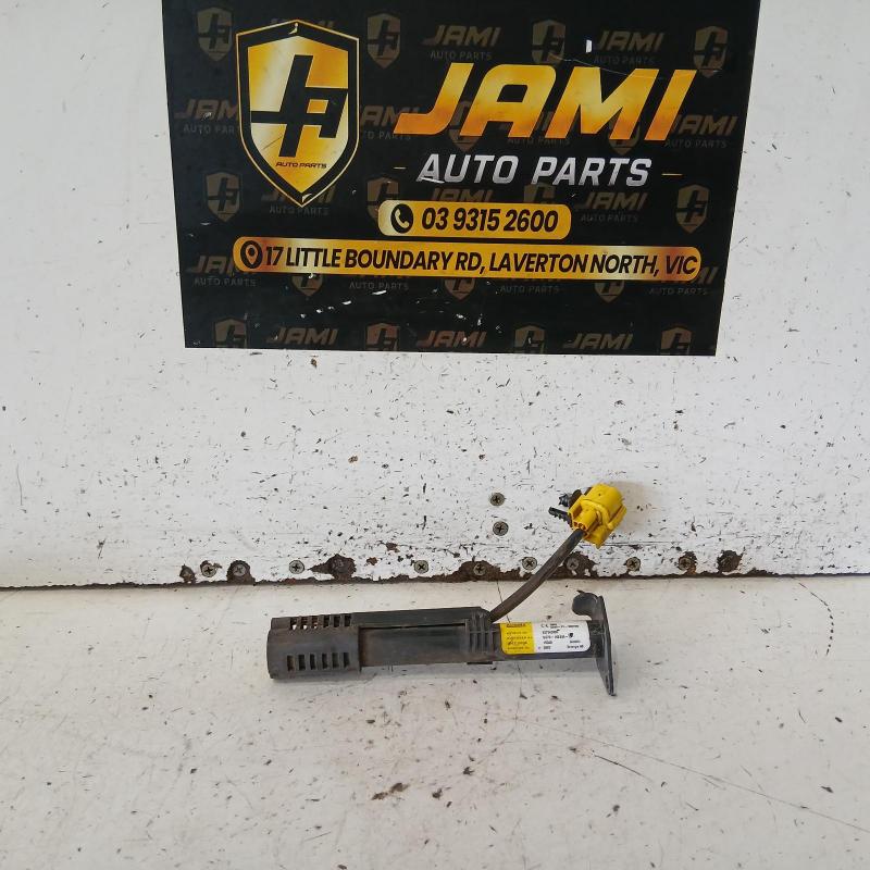 bonnet hinge/strut