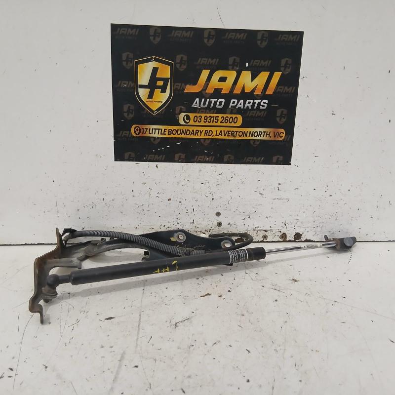 bonnet hinge/strut