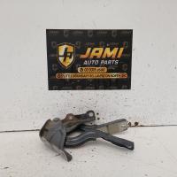 bonnet hinge/strut