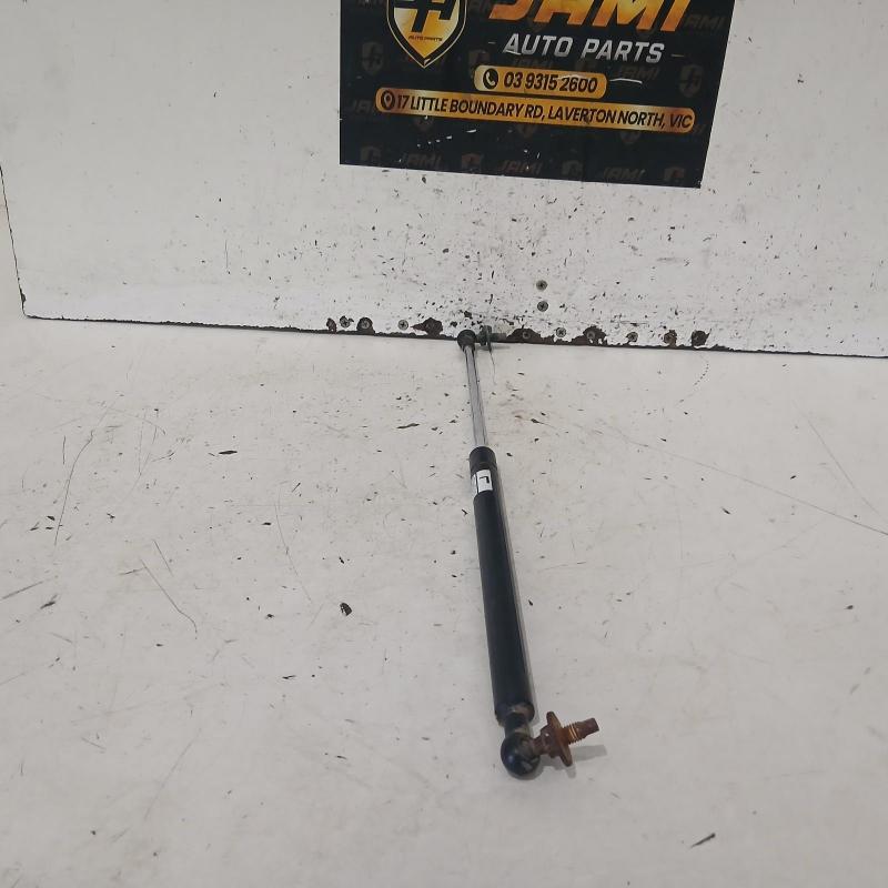 bonnet hinge/strut