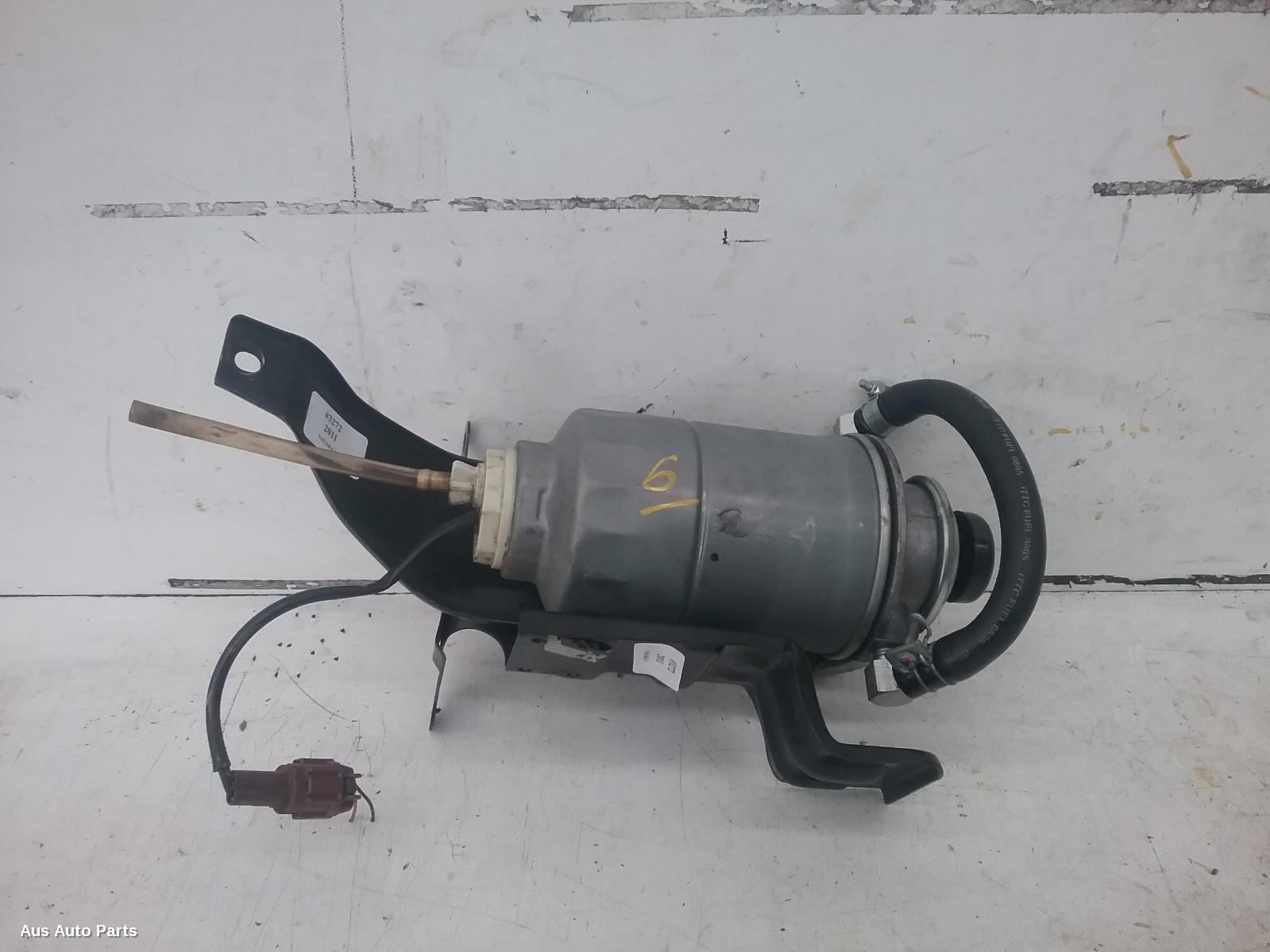 76188, Used fuel filter housing for 2011 navara d22, hand primer pump