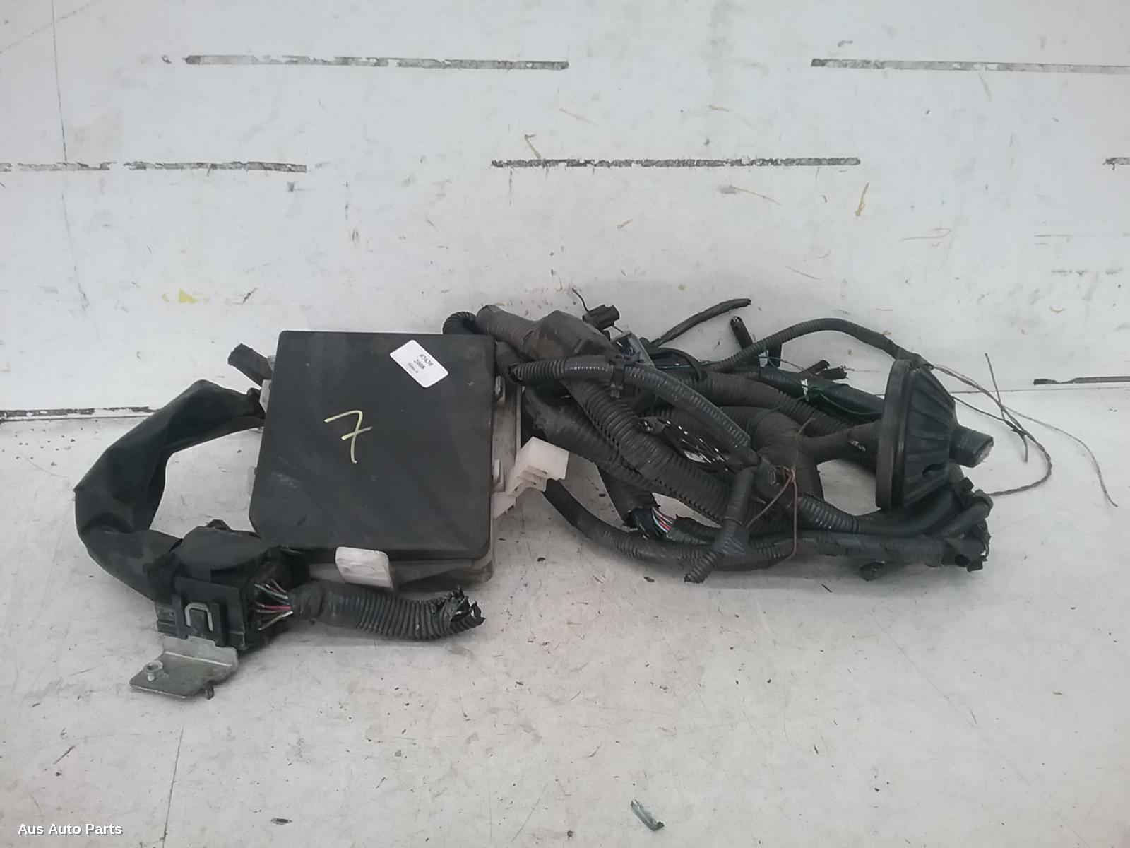 82008, Used fuse box for 2008 tiida engine bay, c11, 09/0411/12