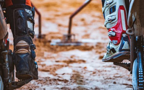 4 THINGS TO CONSIDER WHEN PURCHASING<br> MOTORCYCLE BOOTS