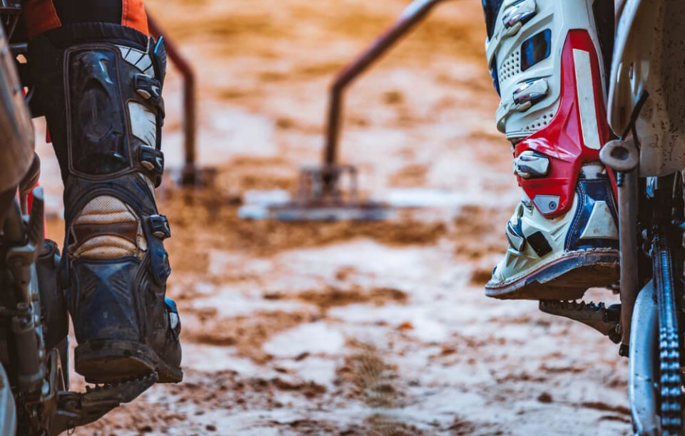 4 THINGS TO CONSIDER WHEN PURCHASING<br> MOTORCYCLE BOOTS